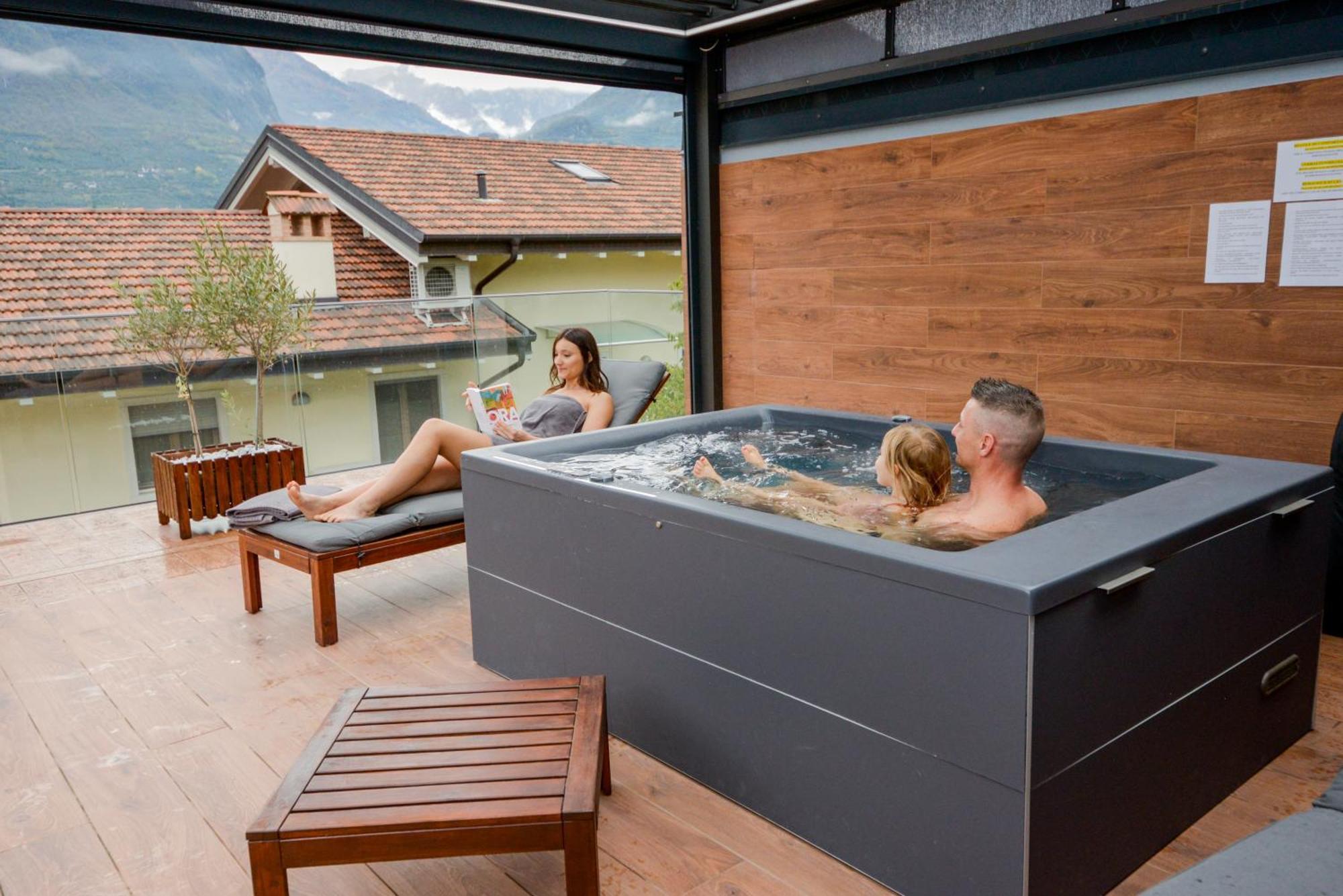 Garda Family & Solarium Appartement Riva del Garda Buitenkant foto